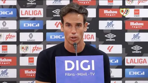 Entrenador del Rayo Vallecano ataca al VAR: "Despista a todos"