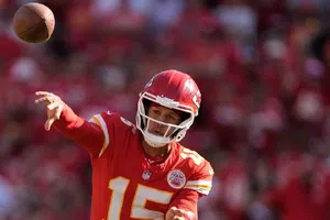 Patrick Mahomes hace historia con pase de TD ante Baltimore