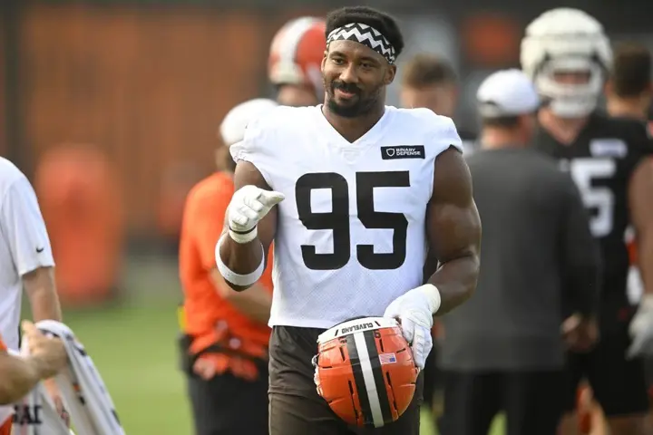 Myles Garrett en un entrenamiento | AP