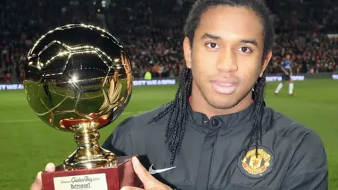 Exfutbolista de Manchester United, cerca de ir a la cárcel por incumplimiento de pagos de pensión alimenticia