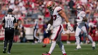 Nick Bosa de los 49ers sale lesionado ante Cardinals y manda señal de desaprobacion a la tribuna
