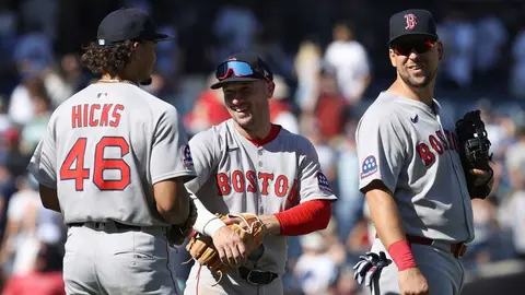 Boston Red Sox apalean a los Yankees en el tercero y aseguran la serie