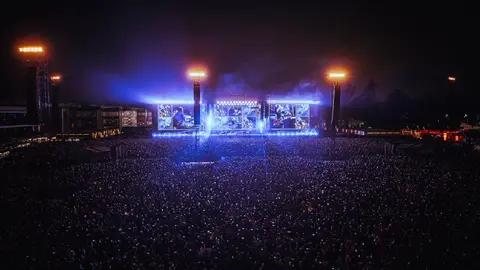 Pumas se lleva los reflectores en concierto de Oasis en CDMX