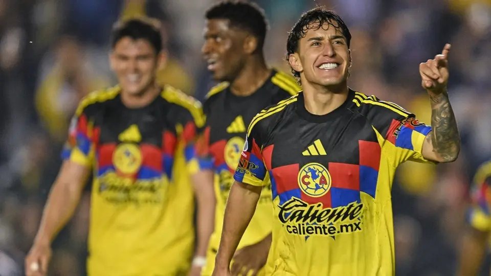 América, con noche espectacular de Zendejas, remonta y golea a los Pumas