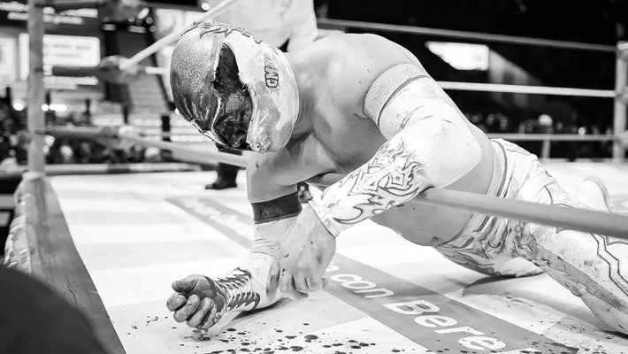 Místico vence a MJF, retiene su máscara y es nuevo campeón semicompleto del CMLL
