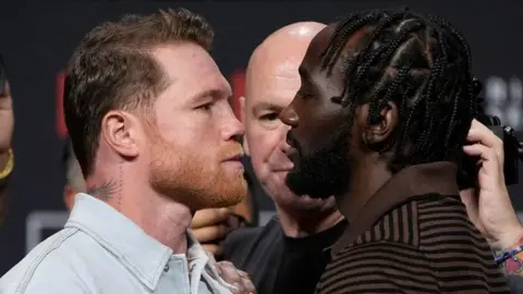 Mike Tyson, contra todo pronostico, da a su favorito para la Canelo vs Crawford