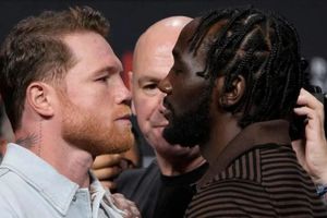 Mike Tyson, contra todo pronostico, da a su favorito para la Canelo vs Crawford