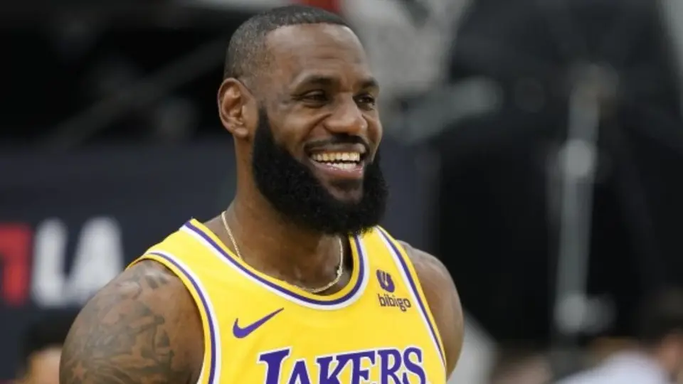 ¡Jugó con todos! LeBron James no se retira; "The Second Decision" fue un comercial