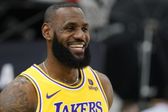 ¡Jugó con todos! LeBron James no se retira; "The Second Decision" fue un comercial