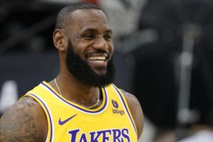 ¡Jugó con todos! LeBron James no se retira; "The Second Decision" fue un comercial
