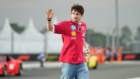 Charles Leclerc frustrado por el rendimiento de Ferrari: "Ni siquiera hemos mejorado"