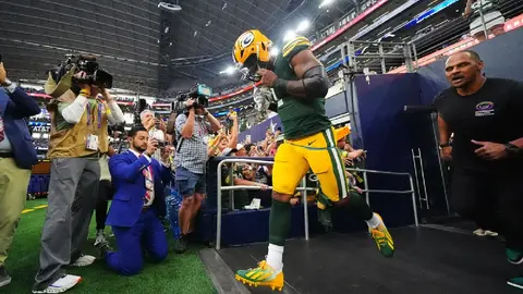 Micah Parsons regresa al AT&T ahora como Packers; Así lo recibió la afición de Dallas