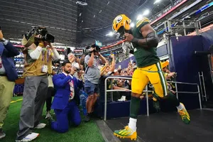 Micah Parsons regresa al AT&T ahora como Packers; Así lo recibió la afición de Dallas