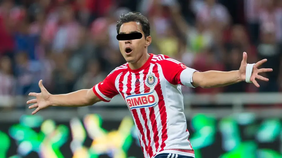 Afición de Chivas responde a petición de retirar jersey de Omar 'N' del Museo del Akron: "la historia es la historia"
