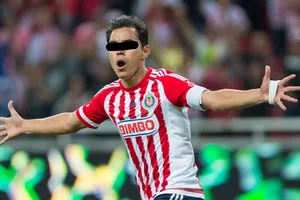 Afición de Chivas responde a petición de retirar jersey de Omar 'N' del Museo del Akron: "la historia es la historia"