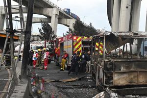 Ya van 27 muertos por la explosión de pipa en Iztapalapa; siguen 18 hospitalizados