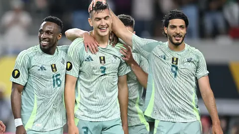Quiñones humilla a Santiago Giménez y Raúl Jimenez en las medias del EA FC 26