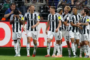 Newcastle goleó al U. Saint-Gilloise y están con vida en Champions