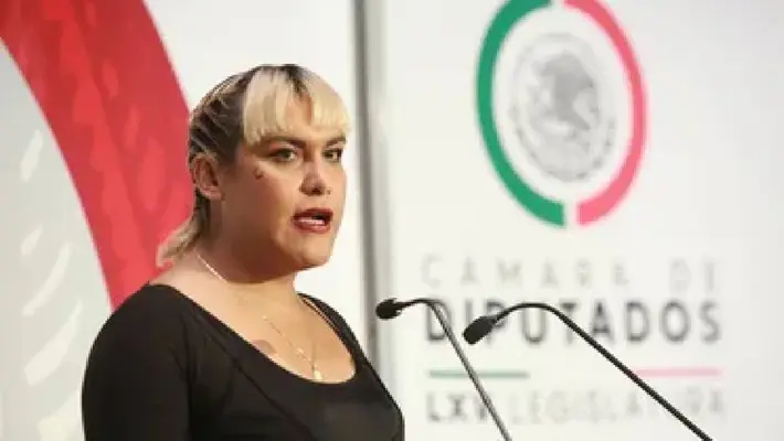 Ella es María Clemente, exdiputada de Morena que ahora trabaja de Uber
