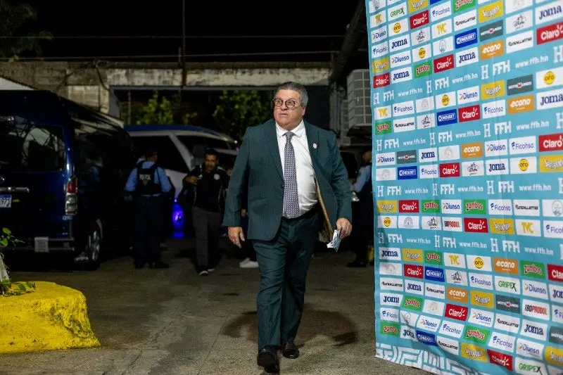 El Piojo durante su etapa como seleccionador de Costa Rica | X: @fedefutbolcrc
