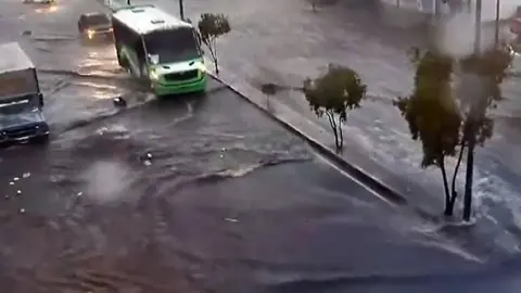 Lluvias y granizo paralizan la CDMX: alcaldías en alerta y transporte afectado