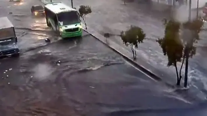Lluvias y granizo paralizan la CDMX: alcaldías en alerta y transporte afectado
