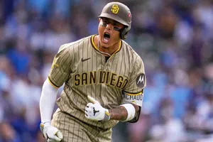 Machado y Miller brillan con Padres en victoria 3-0 a Cachorros que empata serie de comodines