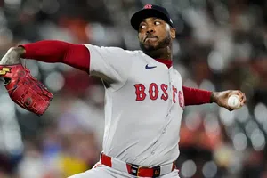 Medias Rojas y Aroldis Chapman acuerdan contrato por 13,3 millones para 2026 con opción a 2027