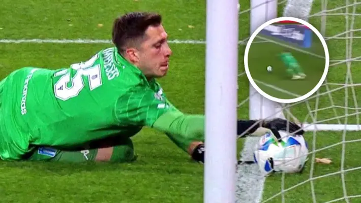 ¡El oso del año! Racing se salva de grave error y avanza en Copa Libertadores