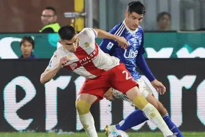 Genoa de Johan Vásquez empata de último minuto ante Como 1907