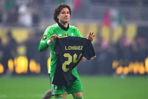 ¡Oficial! Guillermo Ochoa se coloca en equipo europeo