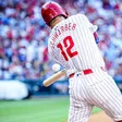 El bateador de los Filis, Kyle Schwarber, conecta 4 jonrones en el juego contra los Bravos