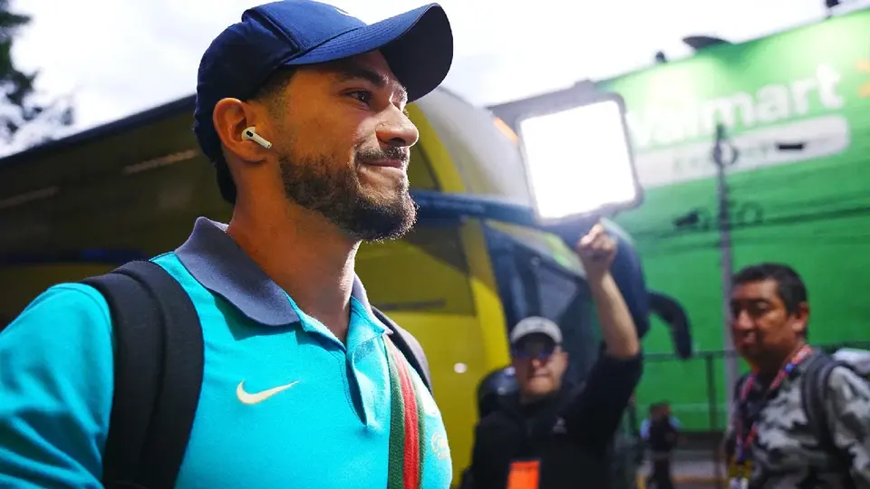Captan a Henry Martín en peculiar momento mientras veía al América desde la tribuna