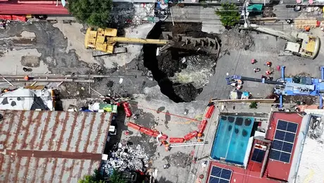 Crece socavón en Iztapalapa: ya tiene 10 metros de diámetro y provoca desalojo de 27 personas