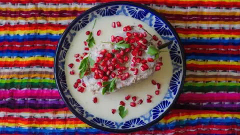 Anuncian multa de más de 330 mil pesos por preparar chiles en nogada con este ingrediente