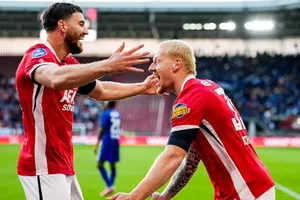 Mateo Chávez y AZ clasifican a la Conference League