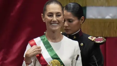 Claudia Sheinbaum promete que el salario mínimo cubrirá 2.5 canastas básicas al final de su sexenio