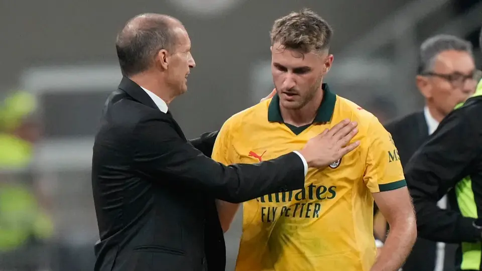 Santiago Giménez 'se come' gol cantado en victoria del Milan; suma más de 500 minutos sin gol