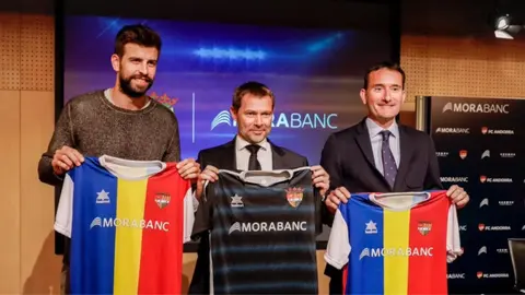 Gerard Piqué es denunciado por amenazar a árbitro de LaLiga2