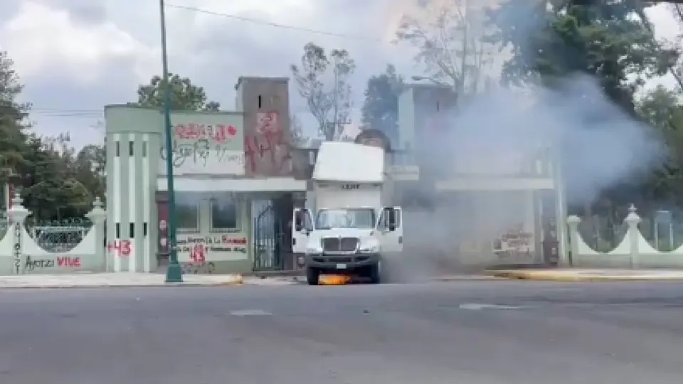 Protesta en Campo Militar 1: Normalistas de Ayotzinapa exigen justicia en su 11º aniversario
