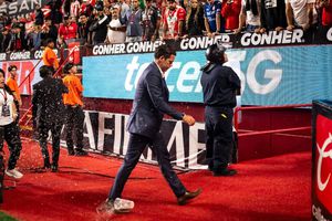 Prensa argentina reacciona a botellazo contra Fernando Gago tras derrota vs Xolos