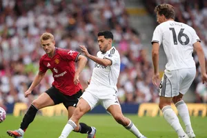 Fulham empata ante Manchester United con Raúl Jiménez viniendo desde el banquillo