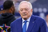 Jerry Jones es multado por la NFL tras gesto obsceno ante Jets