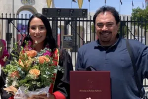 Hugo Sánchez presenta a su hija como ‘la estrella de la noche’ tras graduarse como neurocientífica