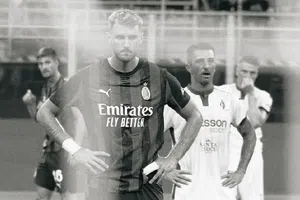 Santiago Giménez rompe peroné de Ardon Jashari, compañero del AC Milan, tras duro choque