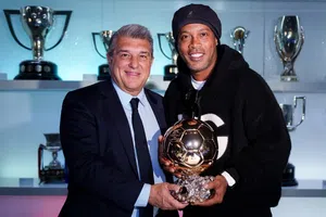 ¿Guiño al Barça? Balón de Oro 2025 sería entregado por Ronaldinho