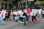 VIDEO: Trabajadoras sexuales bloquean Tlalpan: rechazan ciclovía por afectar sus ingresos
