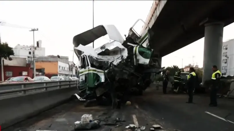 Choque de tráiler en la Línea B del Metro deja un muerto