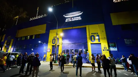 América y la Alcaldía Benito Juárez pegan comunicados a las puertas del Azulcrema