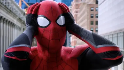 Sorpresa en Peacemaker 2: ¡Spider-Man ahora es canon en el Universo DC!